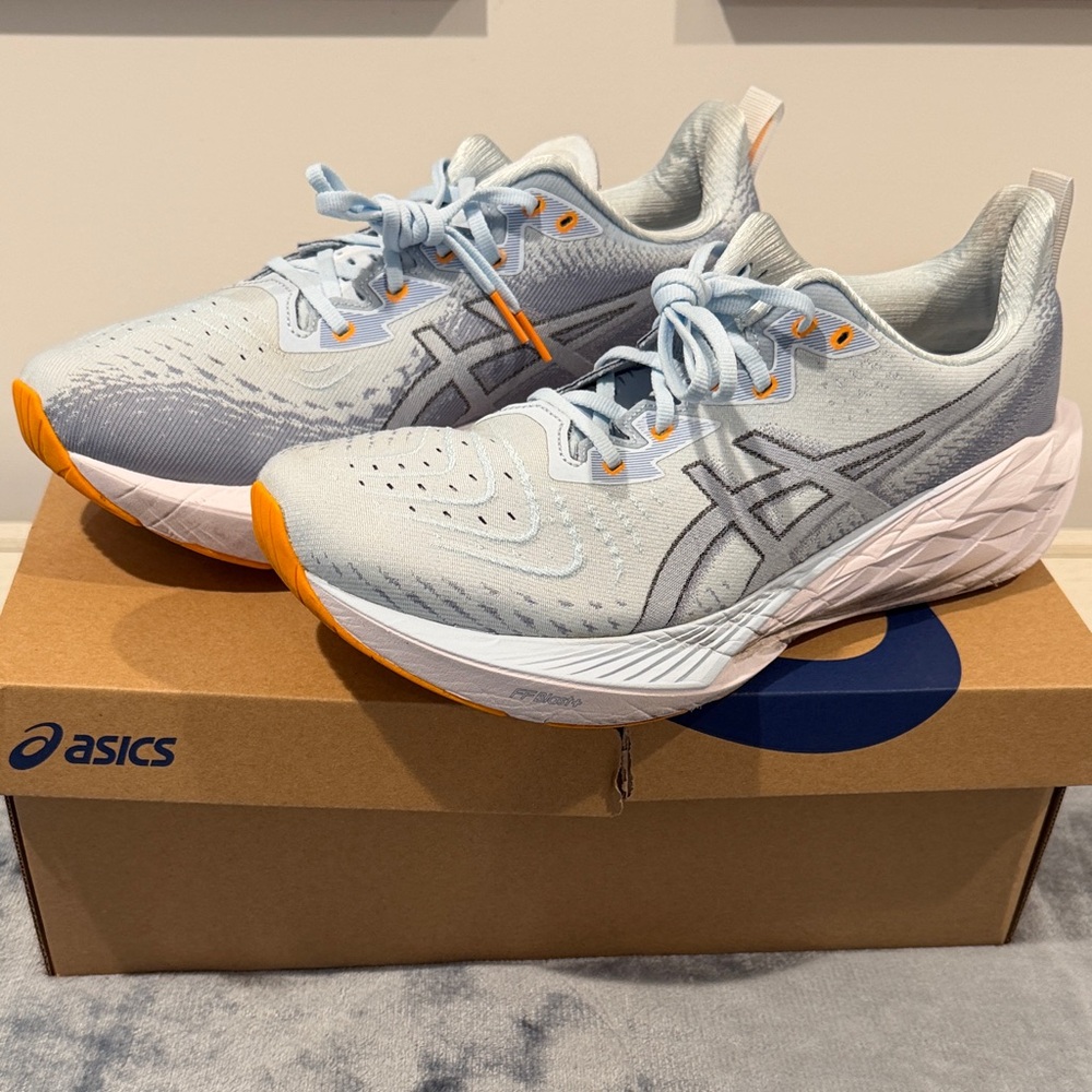 ASICS Men’s Novablast 4 Light Blue / Navy - US Size 12